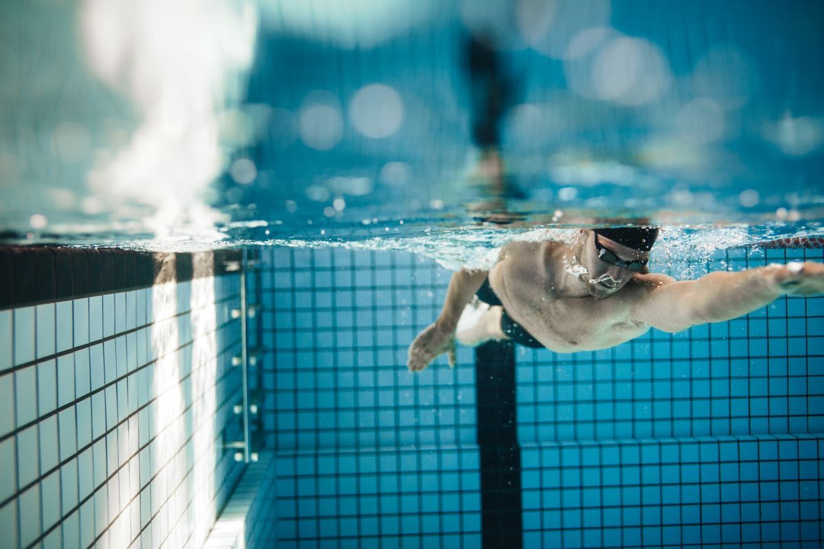 fit-young-male-swimmer-training-in-the-pool-2023-11-27-04-59-39-utc