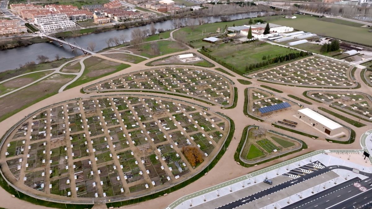 drone-shot-of-farm-land-green-fields-in-salamanca-2023-11-27-05-07-49-utc.mp4.00_00_00_00.Still001