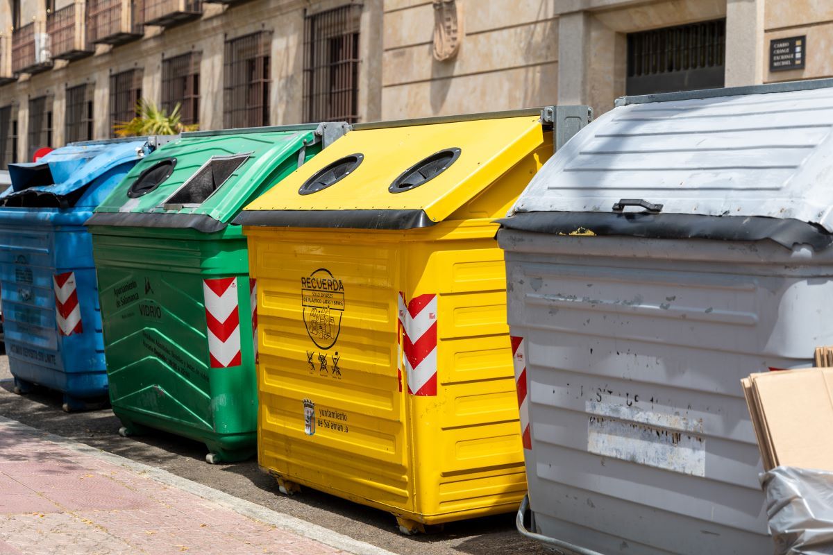 Contenedores en una calle de Salamanca | PSOE