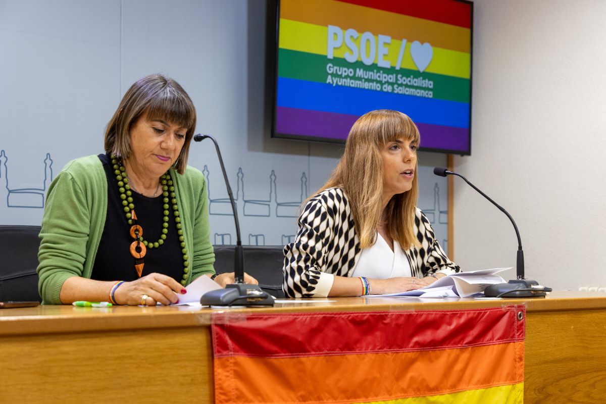 María García y María Sanchez, durante la rueda de prensa