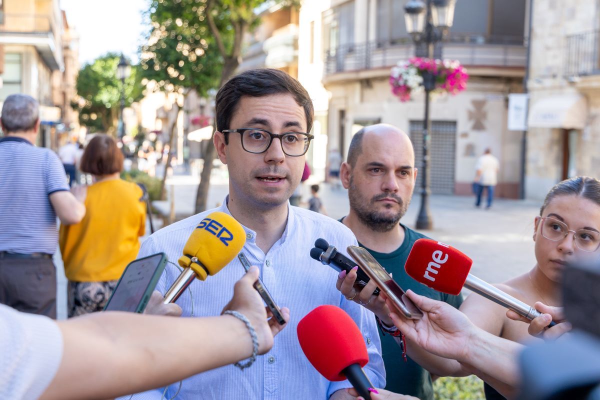 José Luis Mateos y Chema Collados comparecen ante la prensa.