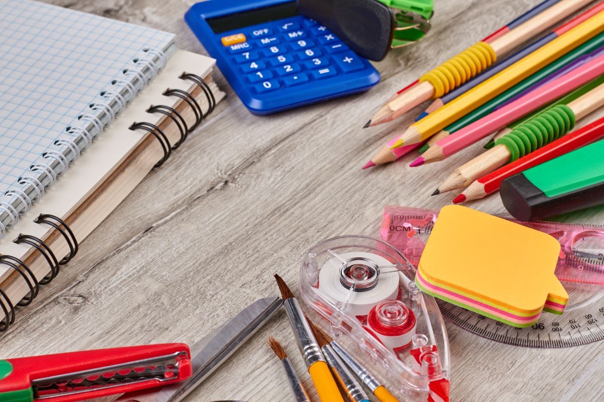 close-up-school-supplies-on-wooden-table-2023-11-27-05-34-27-utc