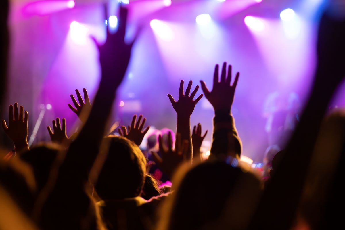 crowd-at-concert-and-blurred-stage-lights-2023-11-27-05-24-39-utc