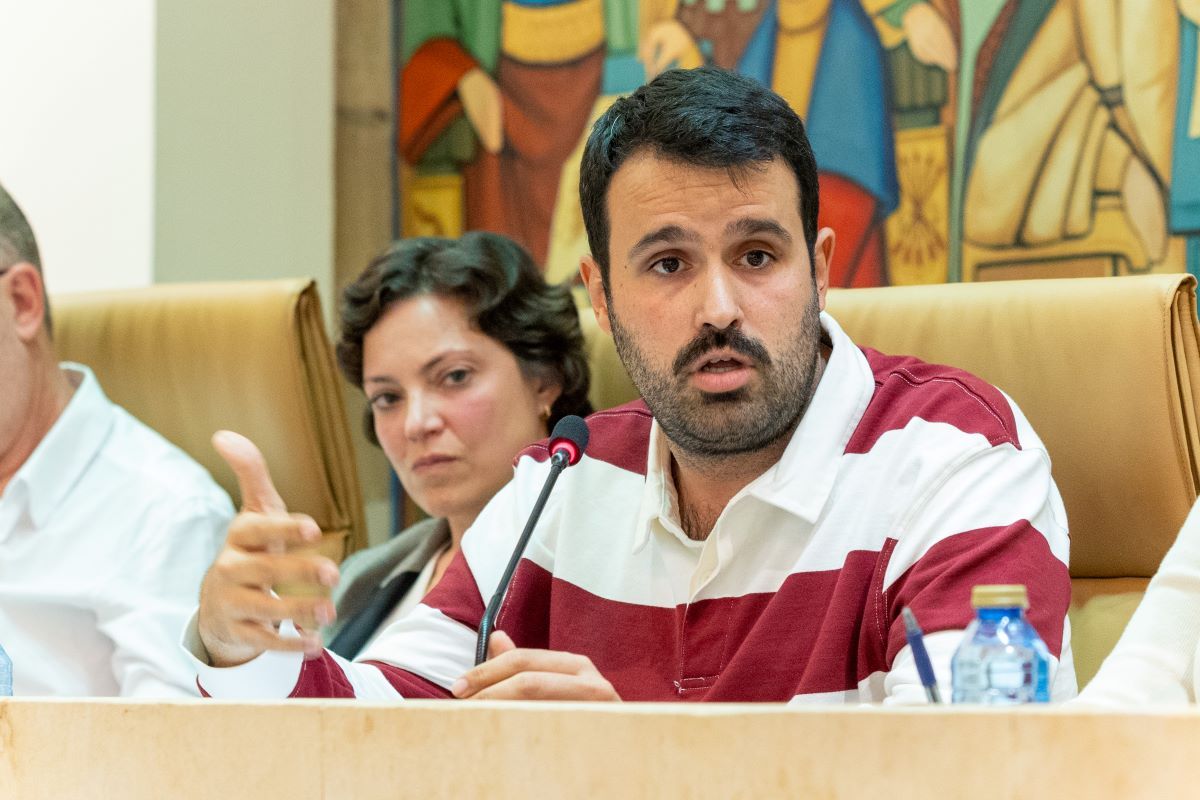 El concejal socialista Álvaro Antolín, durante su intervención en el Pleno del Ayuntamiento de Salamanca
