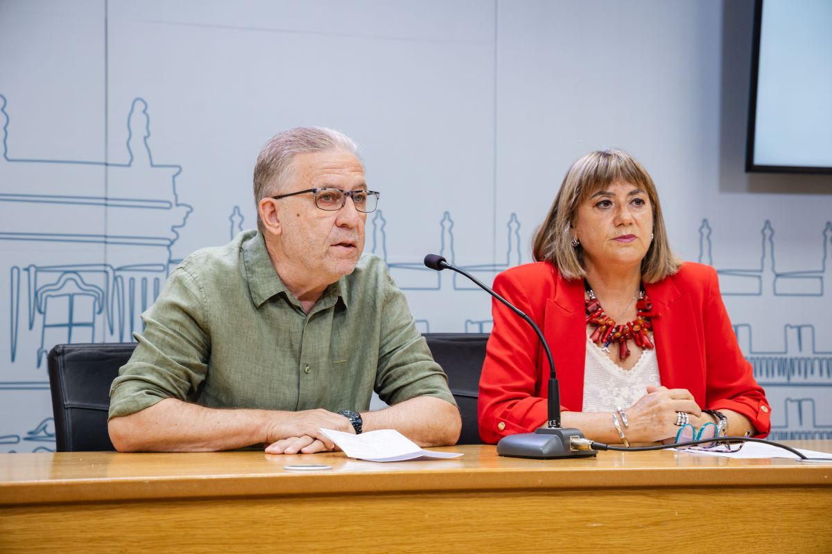Fidel Francés y María García, durante la rueda de prensa