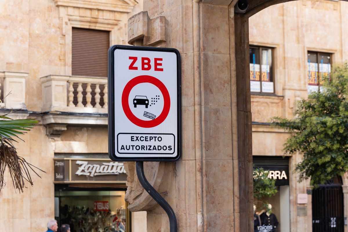Señal de Zona de Bajas Emisiones en Salamanca